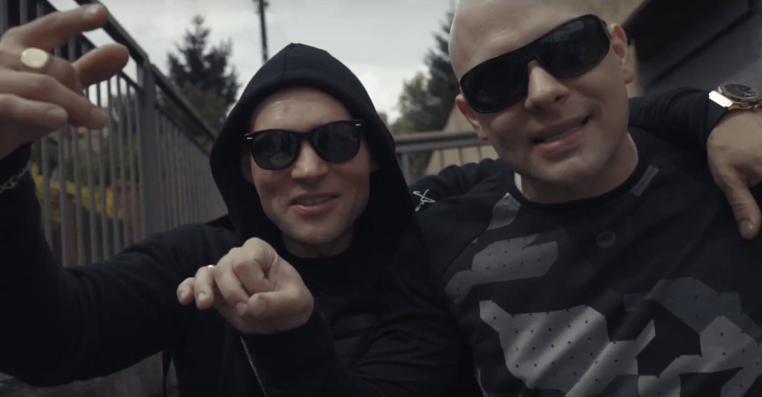 Głowa PMM w nowym klipie Majora SPZ