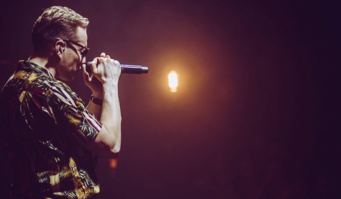 „To gdzie zaprowadziła mnie muzyka jest czymś niesamowitym, przepięknym i ściskającym za serce” – Mrozu podsumowuje największy koncert w swojej karierze