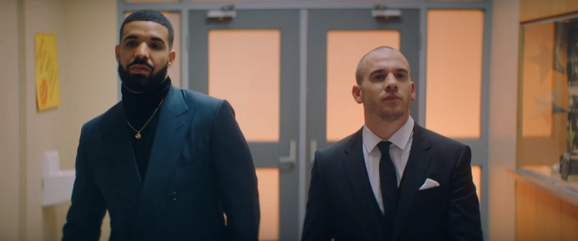 Drake wraca do obsady kultowego serialu w nowym klipie