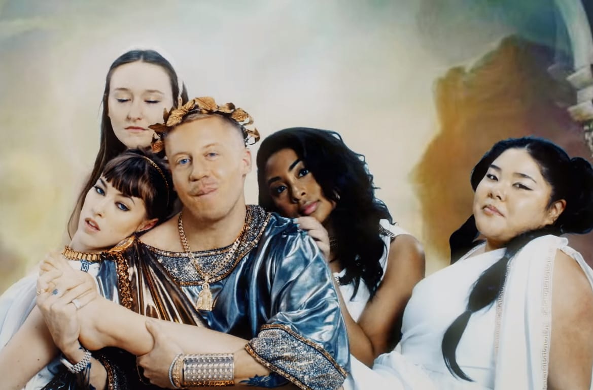 Macklemore bogiem we własnym niebie (wideo)