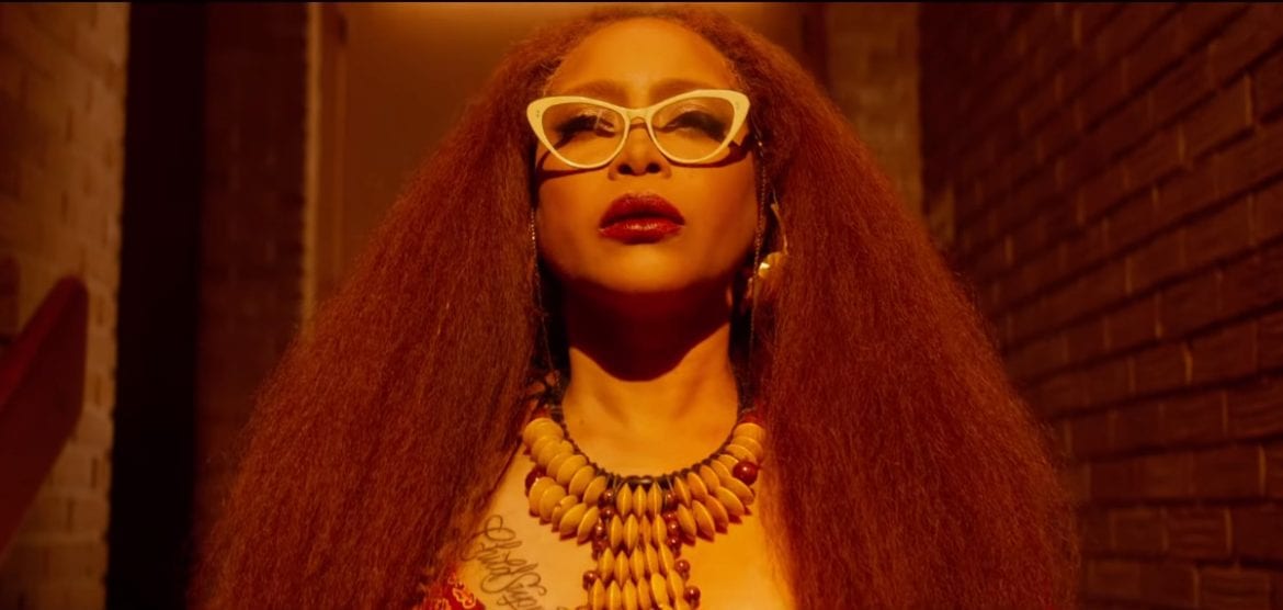 Erykah Badu demoluje własną Teslę. Protest przeciwko Elonowi Muskowi?