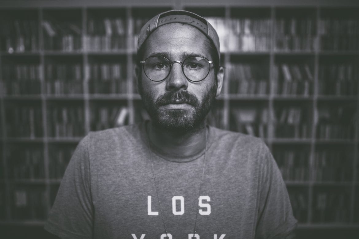 Skąd tak surowa ocena dokonań Jimka przez Krzesimira Dębskiego?