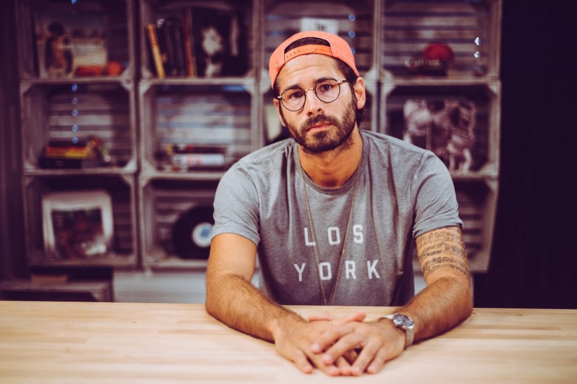 Krzesimir Dębski brutalnie o Jimku: „Troszeczkę łatwizna i świat dodawania bitów”