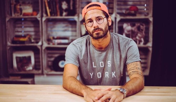 Krzesimir Dębski brutalnie o Jimku: „Troszeczkę łatwizna i świat dodawania bitów”