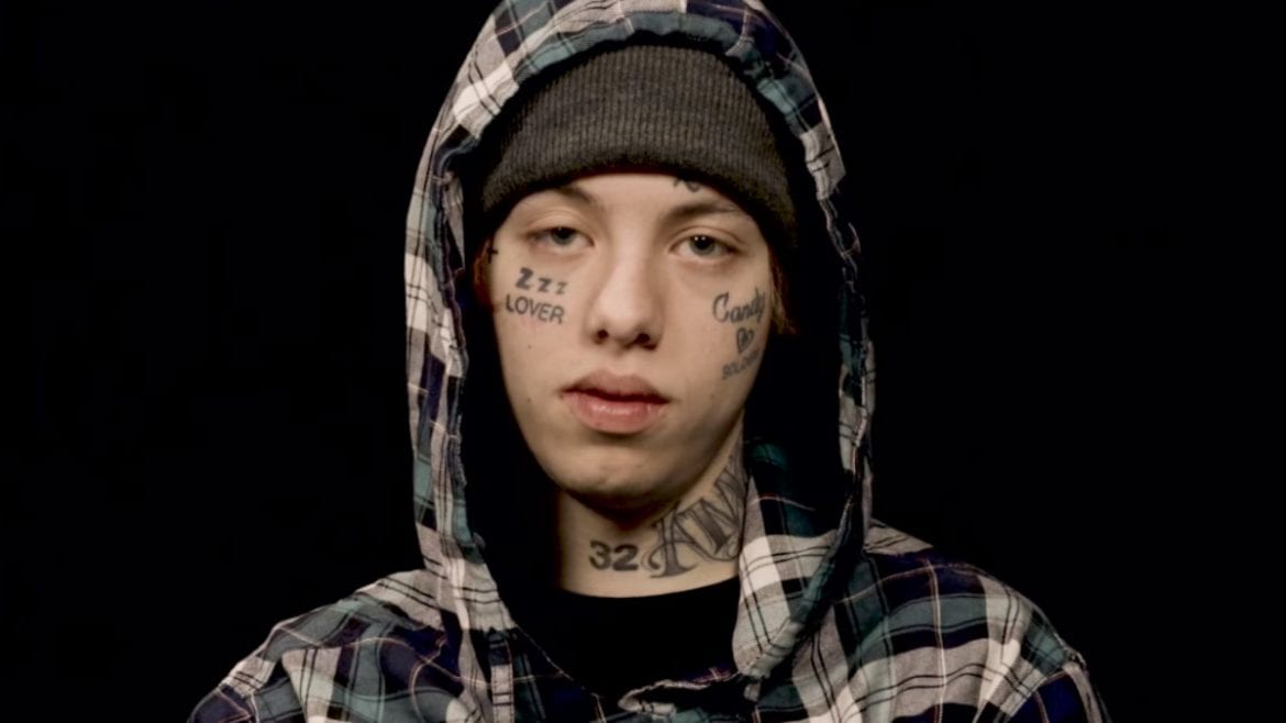 Lil Xan chwali się dwoma zegarkami drogimi zegarkami. Jest jeden problem – to podróbki