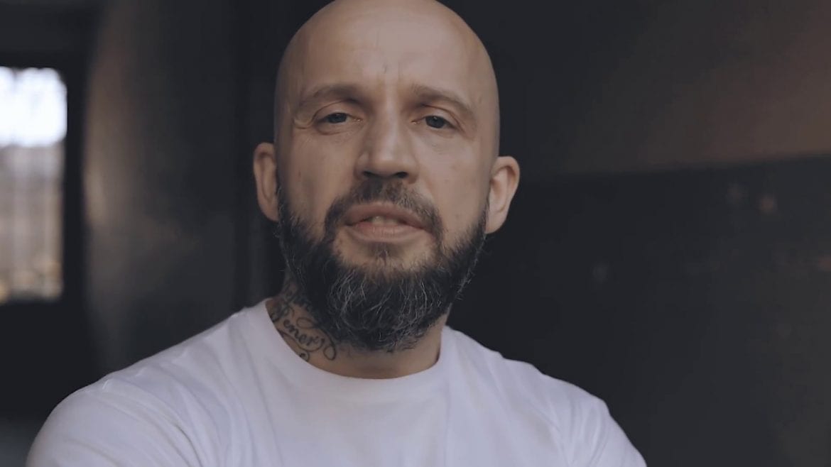 Peja przedstawił zagranicznego gościa