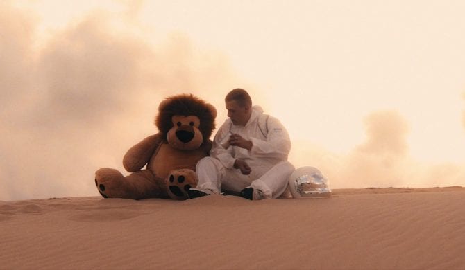 Człowiek Warga parodiuje Szpaka