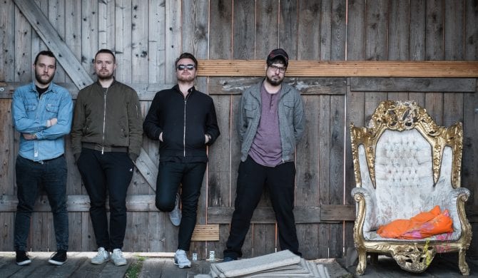 Pamiątkowy teledysk na 18-lecie zespołu Muchy