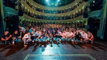 Rapowa czołówka na scenie teatru – zdjęcia z finału Projektu Tymczasem