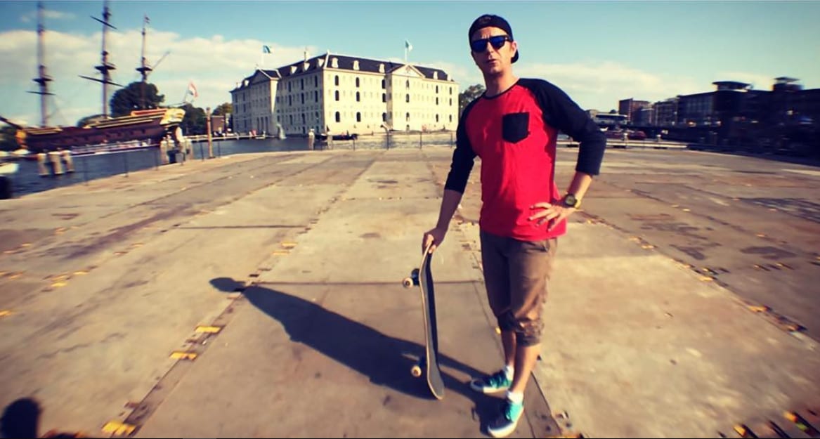 Fani proponują Jędkerowi pracę