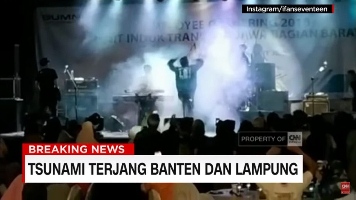 Tragedia na koncercie – muzycy zginęli po uderzeniu tsunami w scenę