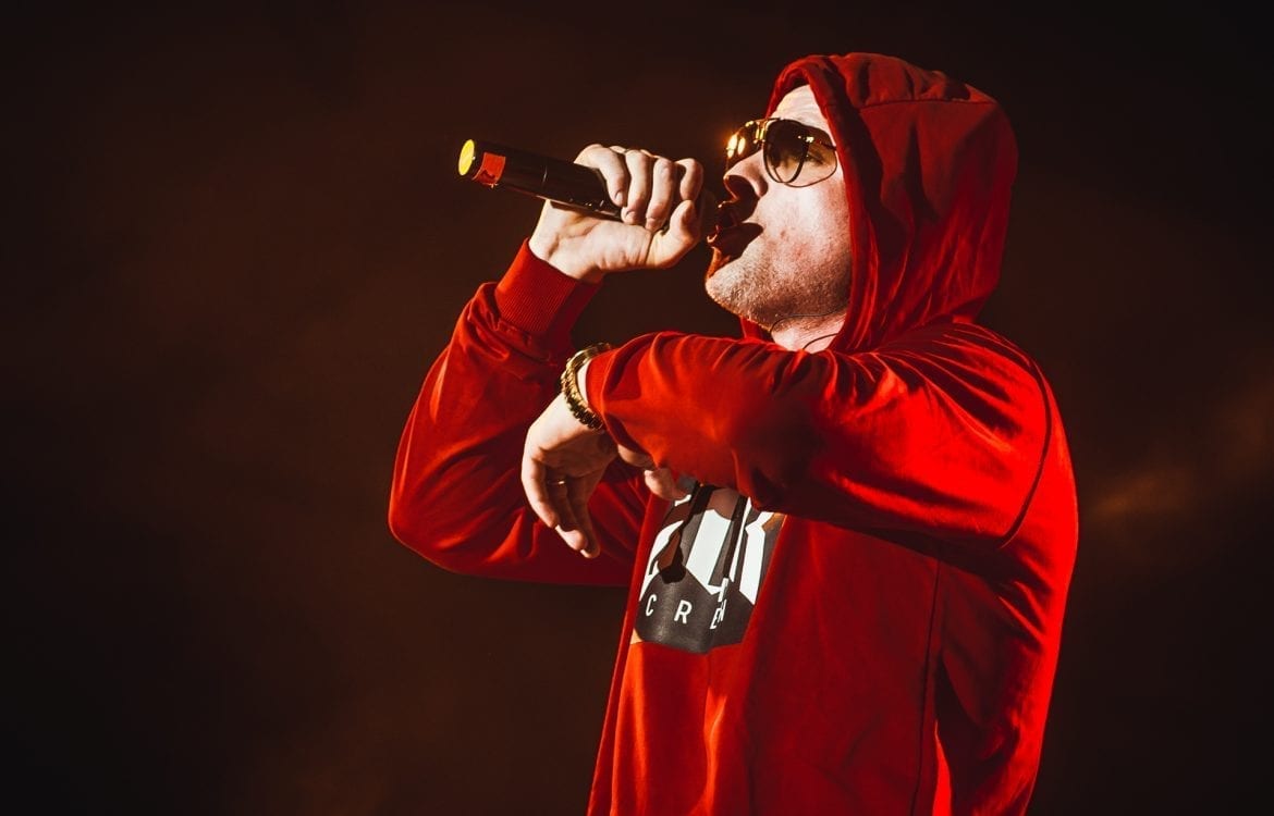 Paluch komentuje telewizyjne imprezy sylwestrowe: „Podstawiona publiczność tańczy z łapkami Orlenu”