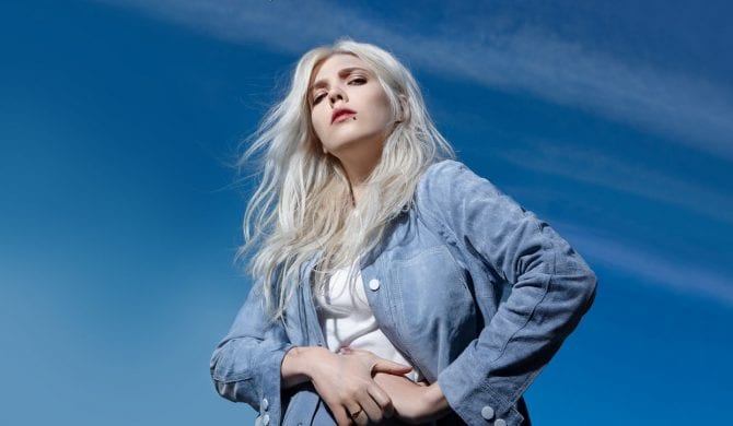 Daria Zawiałow prezentuje „Szarówkę” (wideo)