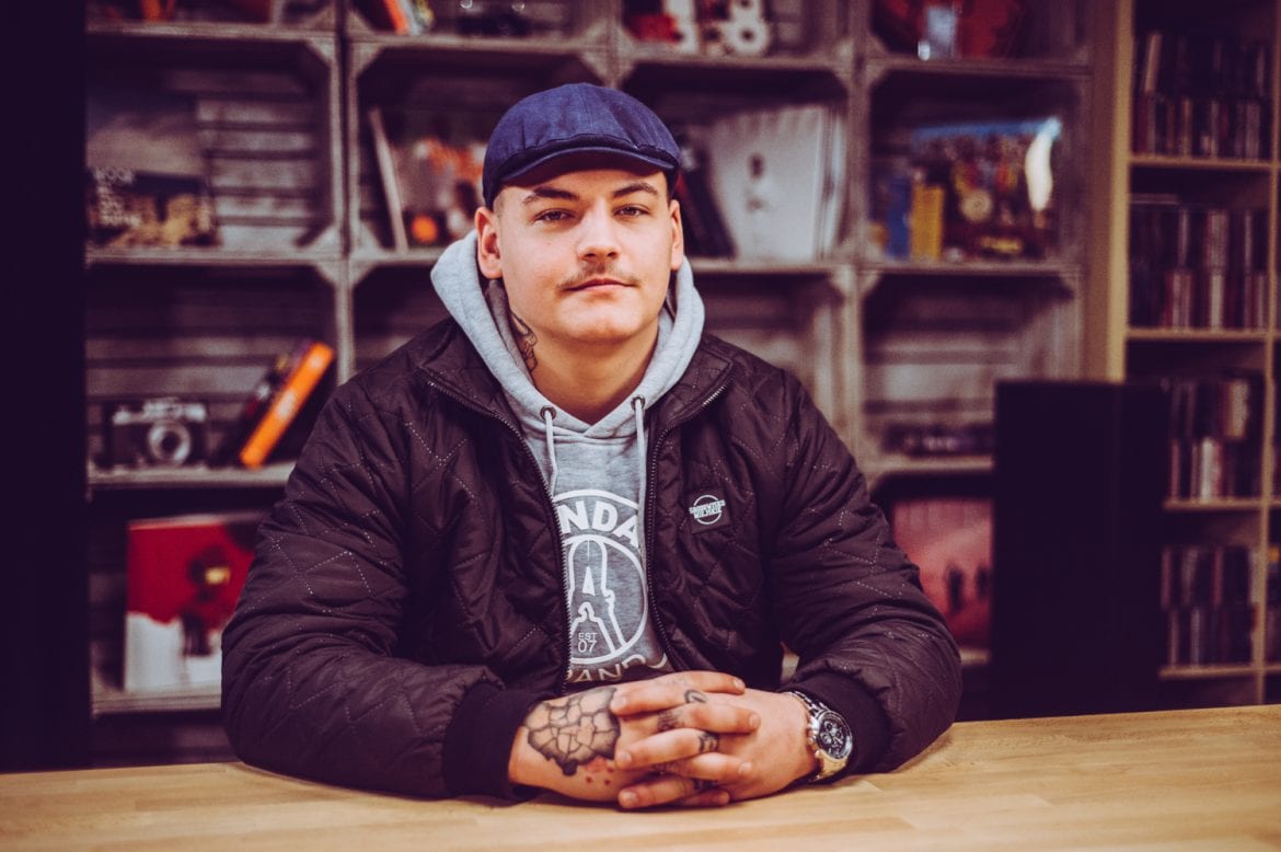 Frosti Rege: „Wszyscy ci youtuberzy są ch***wymi raperami. Żaden się nie nadaje”