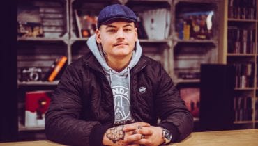 Frosti Rege: „Wszyscy ci youtuberzy są ch***wymi raperami. Żaden się nie nadaje”