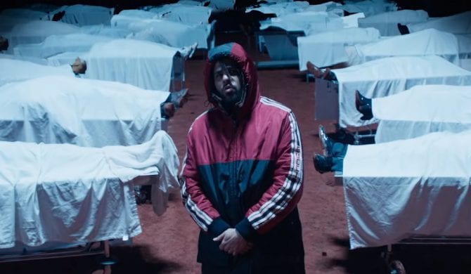 Wypchane głowy „twoich ulubionych raperów” w nowym klipie J. Cole’a