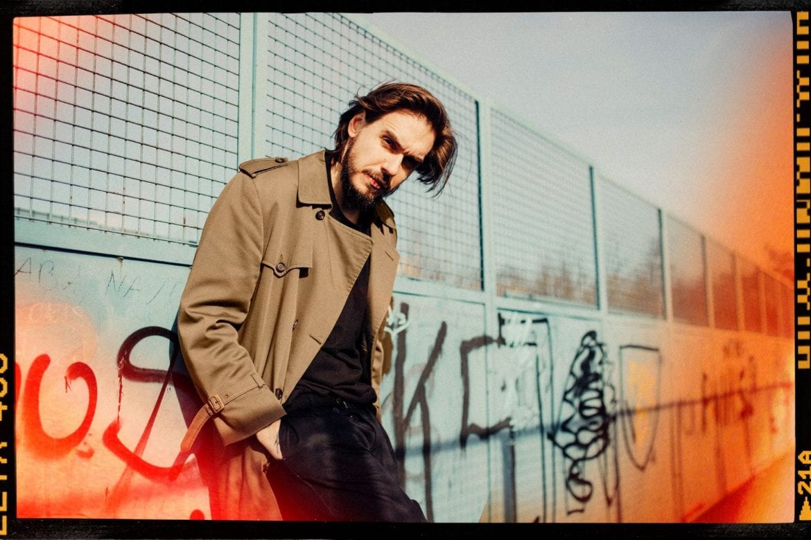 Miuosh ostro o influencerach biorących się za muzykę