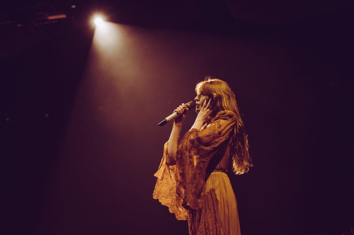 Florence + The Machine zapowiada premierę „visual world” do nowego albumu ‘Everybody Scream’ w Londynie