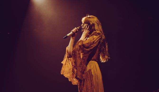 Florence + The Machine zapowiada premierę „visual world” do nowego albumu ‘Everybody Scream’ w Londynie
