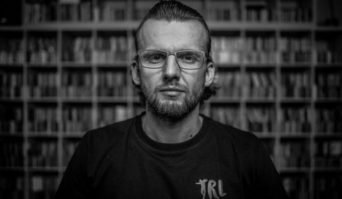 KęKę ściął włosy w szczytnym celu