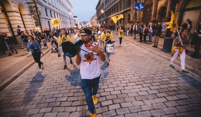 Dwukilometrowy koncert z ekologiczną wersją utworu „Sen o Warszawie”