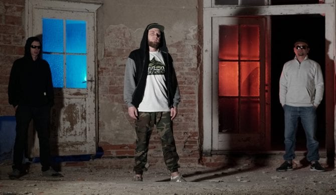 Tadek w nowym singlu formacji Jahbestin