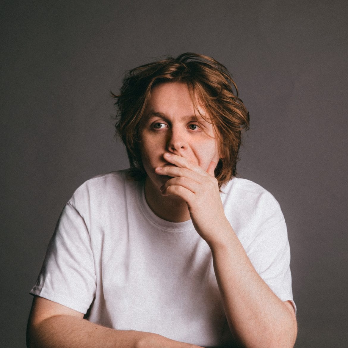 Lewis Capaldi ujawnia: „Kilku celebrytów skłamało, że wspierali mnie w trakcie problemów ze zdrowiem psychicznym”
