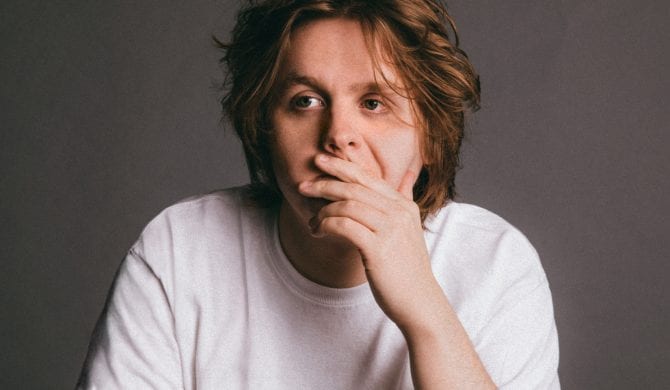 Lewis Capaldi ujawnia: „Kilku celebrytów skłamało, że wspierali mnie w trakcie problemów ze zdrowiem psychicznym”