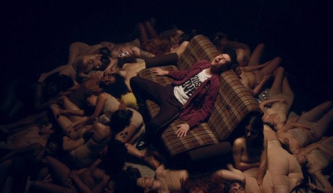 Bastille podgrzewa atmosferę przed premierą „Doom Days”