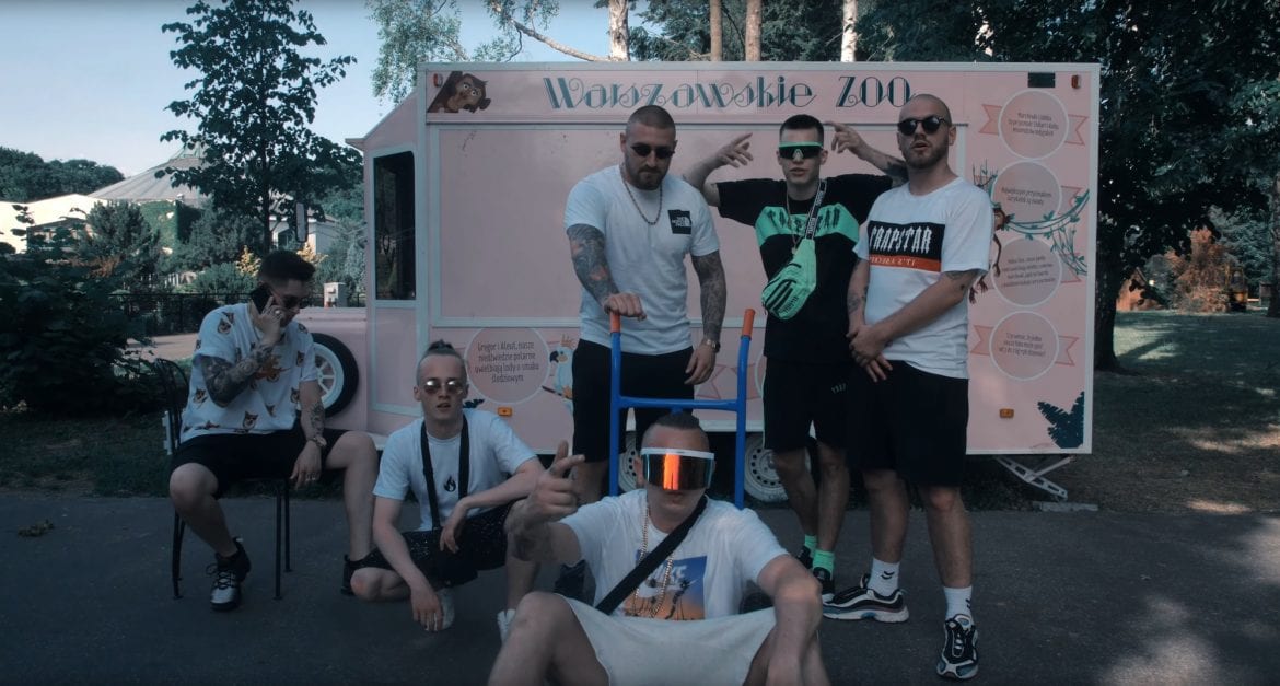 Człowiek Warga parodiuje Chillwagon