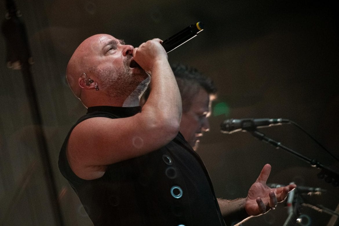 Wokalista Disturbed krytykuje Toma Morello za poparcie Kneecap. ” To haniebne”