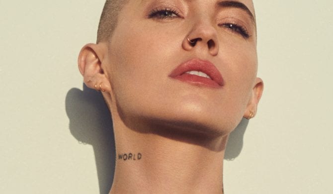 Bishop Briggs o tatuażu, którego nie może usunąć