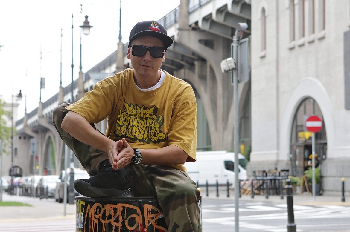 Ero w 64 wersach zapowiada solową płytę, potwierdzając świetną formę