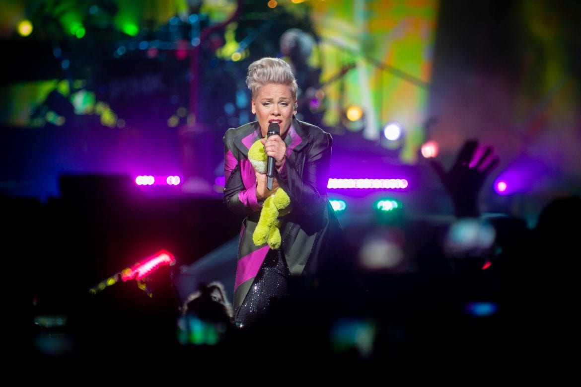 Przykre zakończenie wakacji dla Pink. Wokalistka zaraziła się bakterią E. coli
