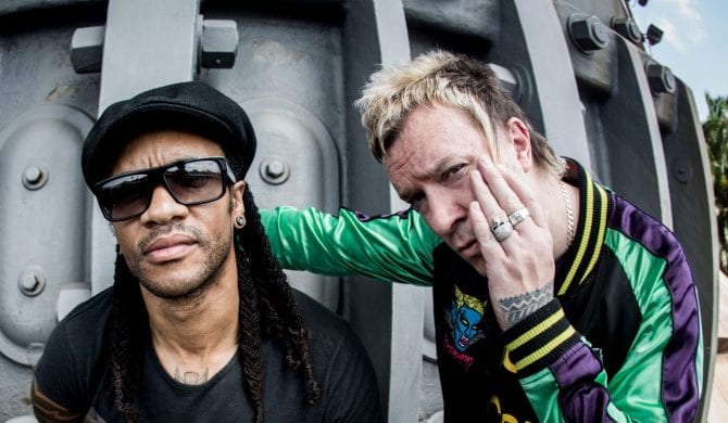 The Prodigy użyczyli prywatnego samolotu zespołowi, który przez awarię Microsoftu utknął w drodze na koncert