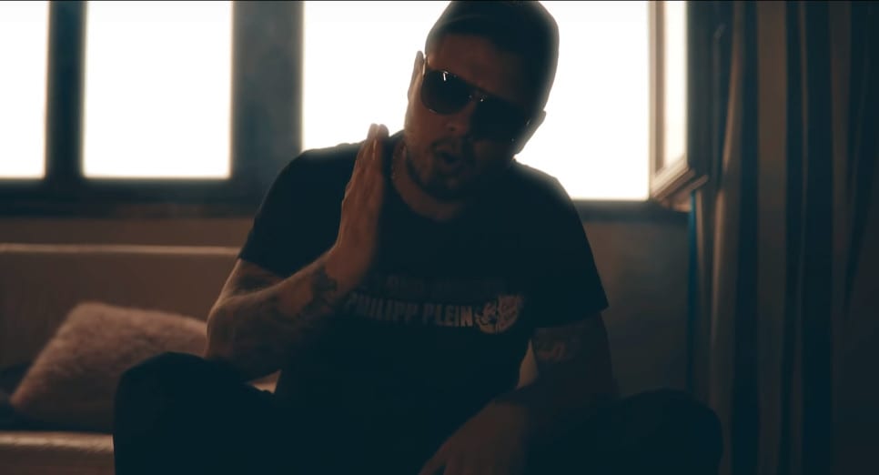 Kaz Bałagane jako „Rozpłynięty chłopak” (wideo)