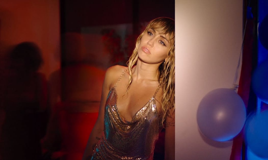 Miley Cyrus coveruje słynny numer The Beatles