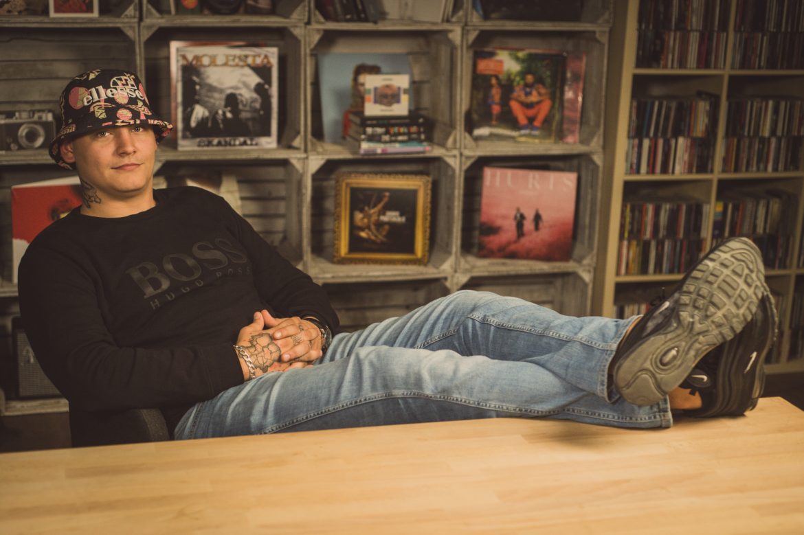 Frosti Rege o Teabe: “Wiedziałem, że to będzie sytuacja, w której nie będzie mógł udawać, że ma sikane na czoło, a to jest deszcz”