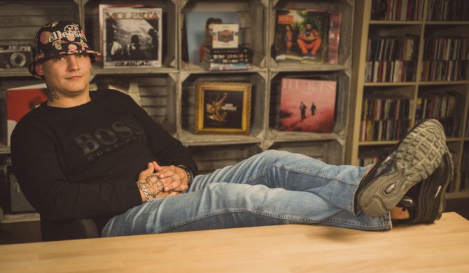 Frosti Rege o Teabe: “Wiedziałem, że to będzie sytuacja, w której nie będzie mógł udawać, że ma sikane na czoło, a to jest deszcz”