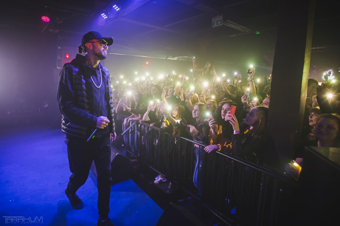 Malik Montana o okolicznościach nagrania kawałka z Tovaritchem: „Było kilka koleżanek, koleżanki koleżanek i same mordy”