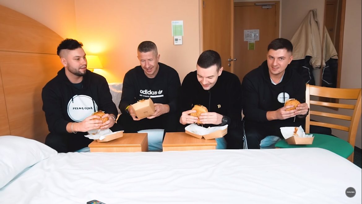 Zobacz… burger na czas challenge z udziałem DJ-a Decksa i DJ-a Taeka