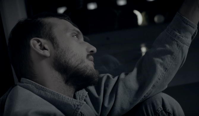 Kartky w najnowszym klipie Kacpra HTA