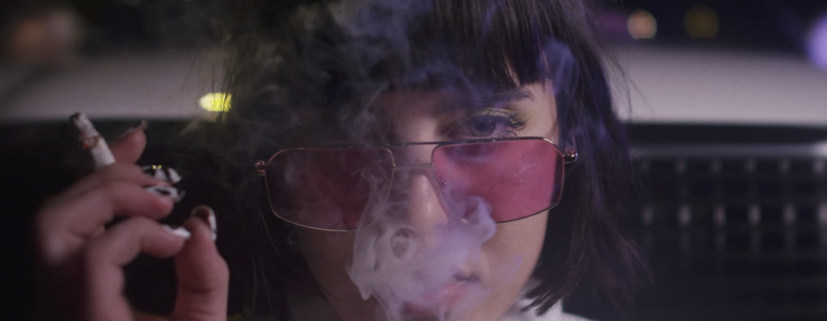 Pezet pokazuje swoje zajawki w teledysku „Magenta”