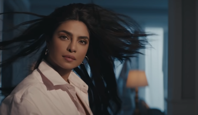 Jonas Brothers zaprosili swoje partnerki do nowego klipu