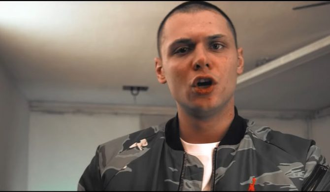 Co się stało z twarzą Belmondo?