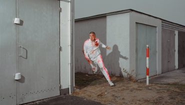 “H8” to album stanowiący rozliczenie rapera z nienawiścią, stąd wiele na płycie obrazów wręcz smutnych