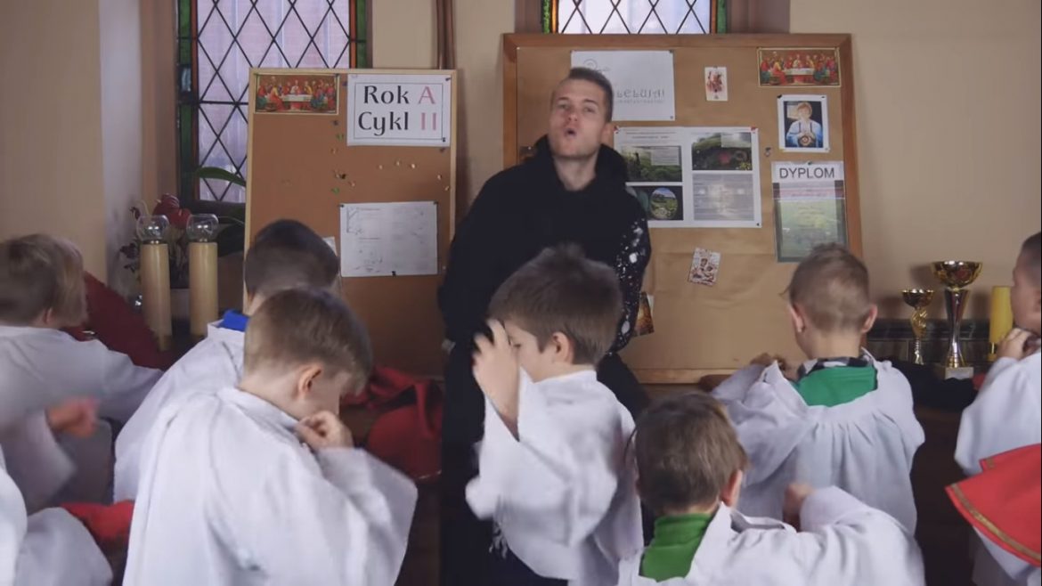 Ministranci przerabiają hit Zenka Martyniuka. Nic gorszego dziś nie zobaczycie