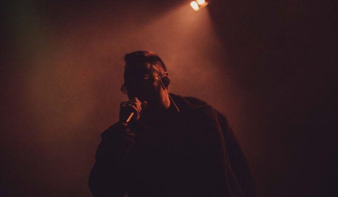 Co różni Tego Typa Mesa od Kanyego Westa?