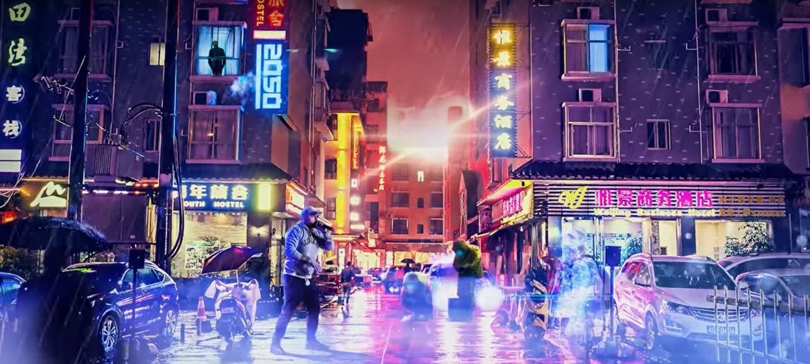 „Polscy słuchacze, tu co drugi kretyn” – mocny singiel Peji