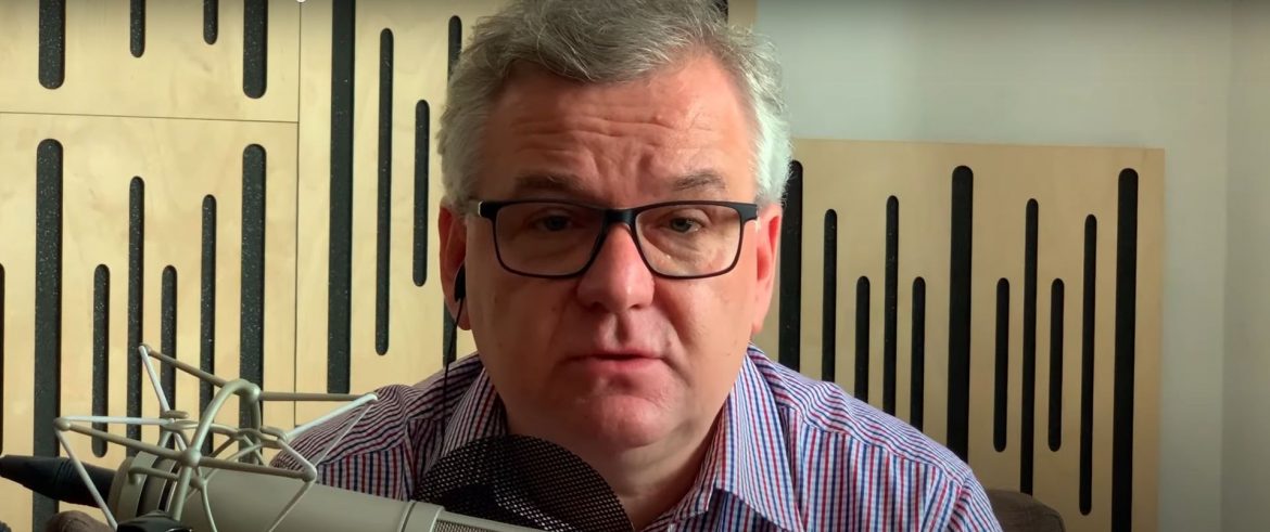 #Hot16Challenge2: Artur Andrus prezentuje pieśń buntu